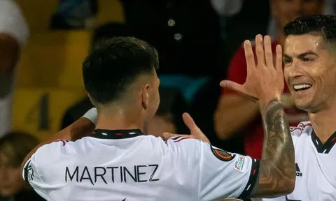 Lisandro Martinez khiến Ronaldo thêm xấu hổ