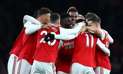 Gary Neville: Việc ăn mừng cuồng nhiệt cho thấy Arsenal khó vô địch
