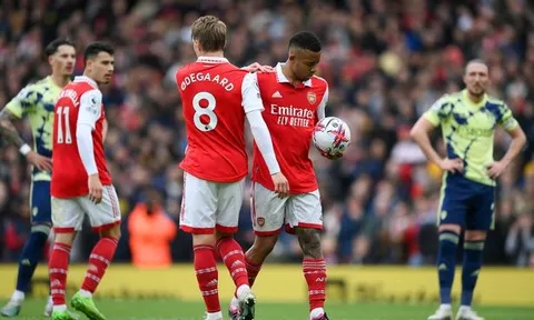 Cử chỉ ý nghĩa của Jesus sau khi ghi bàn cho Arsenal