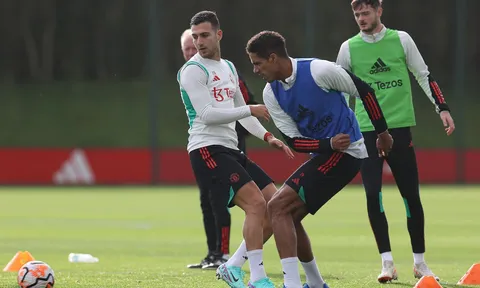 5 điểm nhấn buổi tập Man Utd: Sự vắng mặt bất ngờ; Cú hích ngọc quý