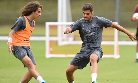 HLV Arteta ra tay, 2 cầu thủ trên đường rời Arsenal
