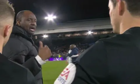 Vì sao Patrick Vieira ''pressing'' trọng tài?