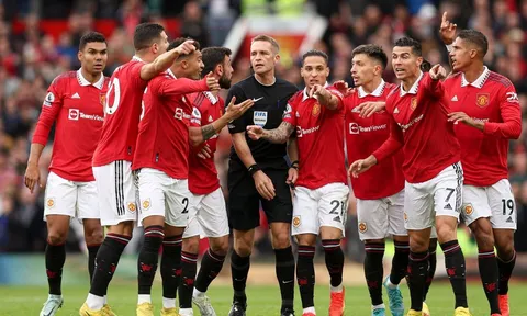 CHÍNH THỨC! Man Utd nhận 2 án phạt liên tiếp từ FA