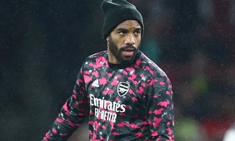 Phòng thay đồ Arsenal tỏ rõ thái độ với Lacazette