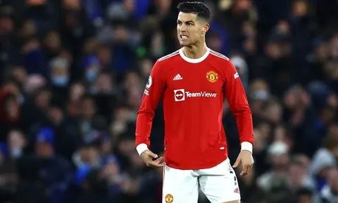 Paul Scholes phỏng đoán nguyên nhân Carrick loại Ronaldo khỏi đội hình