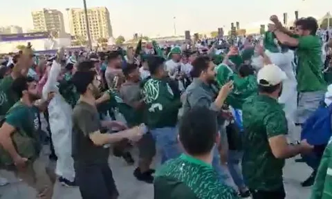 Fan Ả Rập hét vang 1 từ chế giễu Messi