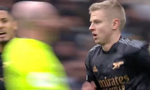 Phản ứng bất ngờ của Zinchenko sau siêu phẩm vào lưới Villa