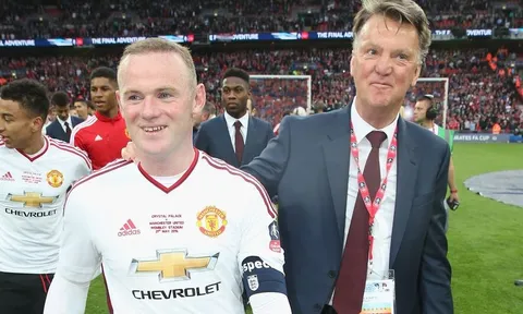 "Chồng tôi tự hào hét lên: HLV mới của Man United đây!"