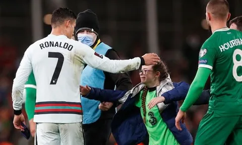 Chạy đua với bảo vệ để xin áo Ronaldo, bé gái bị phạt 2.500 bảng