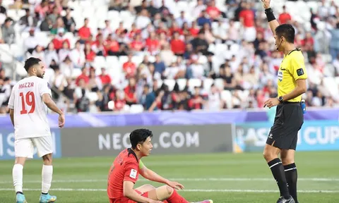 Nhìn từ chiếc thẻ vàng lạ lẫm của Son Heung-min