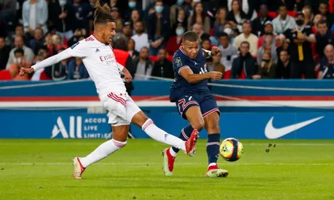 Man Utd theo đuổi 'Alexander-Arnold mới', người bỏ túi Mbappe