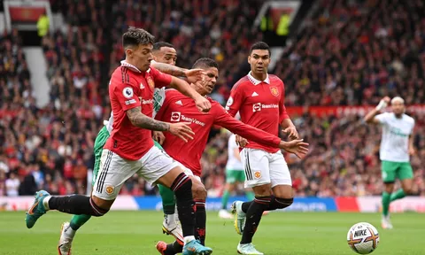 Man Utd đón cú sốc từ Raphael Varane
