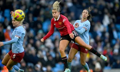 Tiếp đà thăng hoa, Man Utd hòa kịch tính Man City