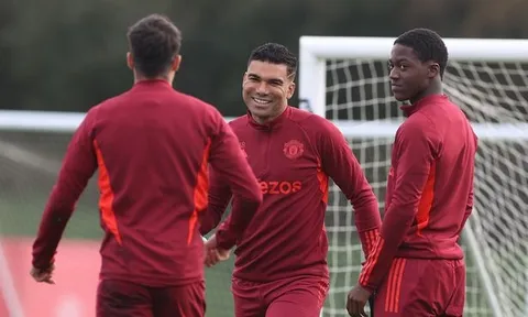 Phong độ nghèo nàn, Casemiro mất vị trí vào tay đàn em