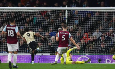 "Luke Shaw là một hậu vệ kém cỏi"
