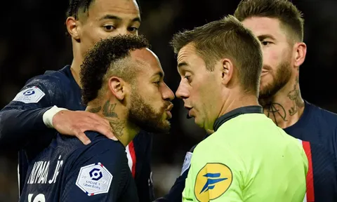 Mbappe phẫn nộ sau khi bị thay ra sớm