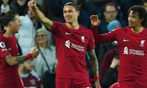 Ví Nunez với Andy Carroll, fan West Ham ôm hận