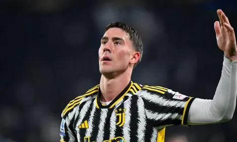 Silvestre xúi Arsenal quên Toney, ký ngay Vlahovic