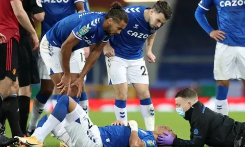 Tìm xong phương án thay thế, Ten Hag 'trảm' Wan-Bissaka