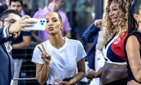 Kim Kardashian bay hơn 4000 dặm để xem Ronaldo