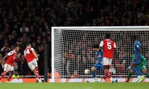 Arteta tấm tắc với bàn thắng chân phải của Xhaka
