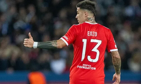 Chelsea tranh tiền vệ 50 triệu euro với Barca, Liverpool