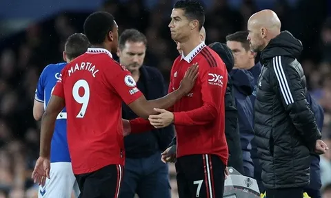 Rời M.U, Phil Jones gia nhập bến đỗ không ai ngờ đến?