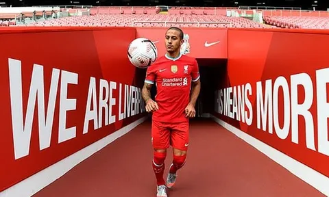 Ngoại hạng Anh và Bundesliga quan tâm đến trung vệ người Đức