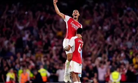 Hàng phòng ngự là tiền đề giúp Arsenal bay cao