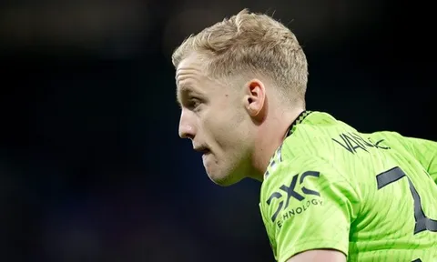 Mất tích trên sân cỏ, Donny van de Beek gửi thông điệp đến CĐV M.U