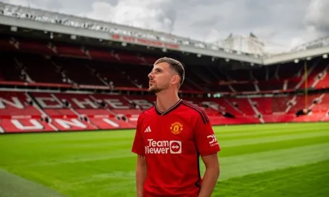Thần đồng 15 tuổi khiến Arsenal "xâu xé" Man City