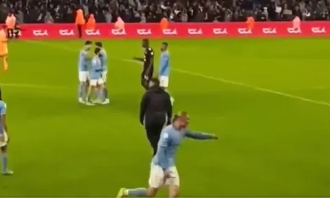 CHÍNH THỨC! Newcastle ký hợp đồng dài hạn với ngôi sao 17 tuổi