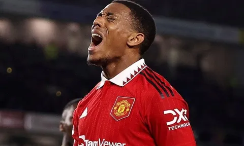 Emery muốn gánh "của nợ" cho Man Utd