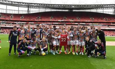 Lối sống khác biệt của Saka và Grealish