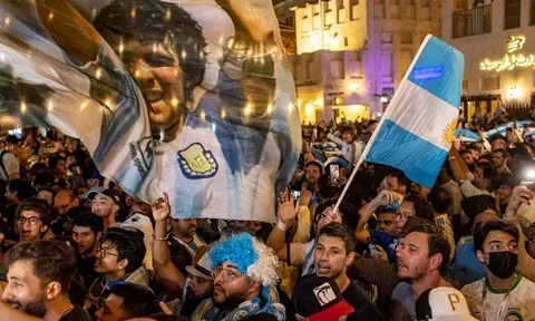 Người Argentina vét hết tiền, đến Qatar xem đội nhà đá chung kết