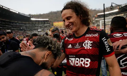 David Luiz tri ân Andreas Pereira