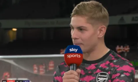 Smith Rowe tiết lộ bộ ba quyền lực trong phòng thay đồ Arsenal