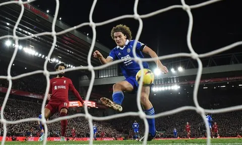 Màn trình diễn "tự hủy" của hậu vệ Leicester khiến Klopp phải ái ngại