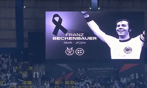 Fan Ả Rập không im lặng để tưởng nhớ Beckenbauer