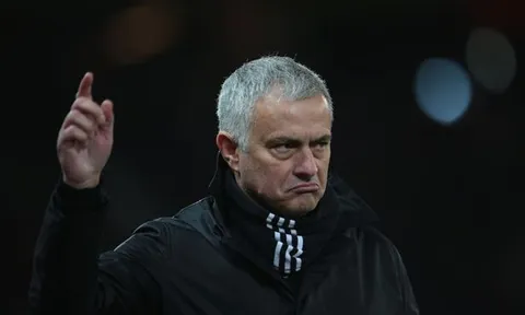 Thua tan tác, Mourinho dùng chiêu tại Man Utd để chê bai sao AS Roma