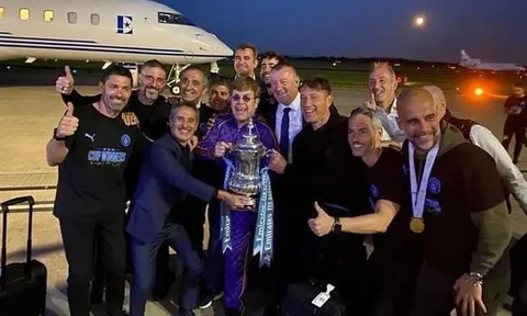 Tình bạn ít ai ngờ giữa Elton John và Man City