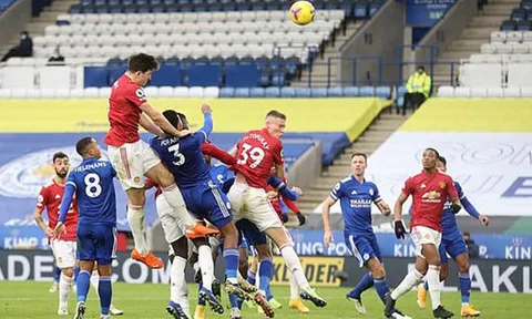 Pha phòng ngự theo phong cách "túy quyền" đầy hài hước của Maguire trước Leicester