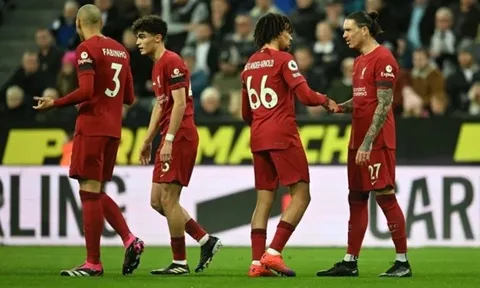 Toàn cảnh thủ môn Sevilla chế ngự CĐV quá khích tại Europa League