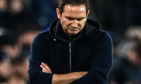 10 trận không thắng, Lampard vẫn chưa bị sa thải