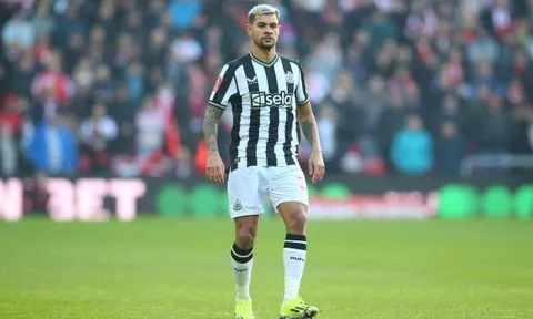 Collymore: "Newcastle sẽ không hy sinh Bruno Guimaraes"
