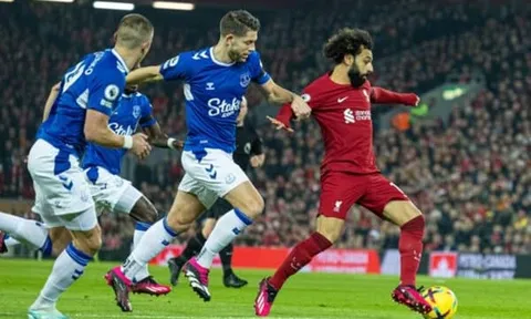 Bóng đá châu Âu tuần qua: Liverpool giành cúp, đỉnh cao Leverkusen