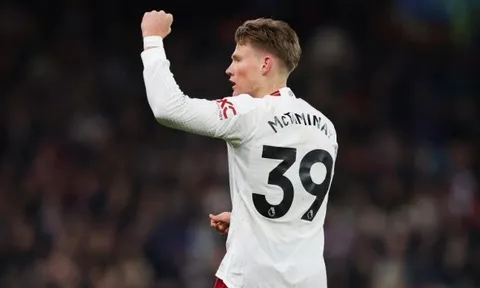 M.U có nên để McTominay đá tiền đạo?
