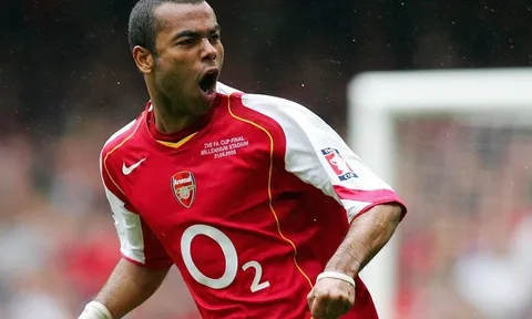11 ngôi sao bị Wenger tống khứ tại Arsenal: Huyền thoại bị căm ghét