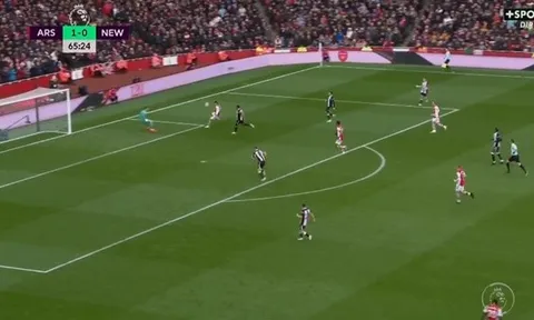 Nhìn sao Arsenal dứt điểm 1 chạm, Fabregas thốt lên 2 câu