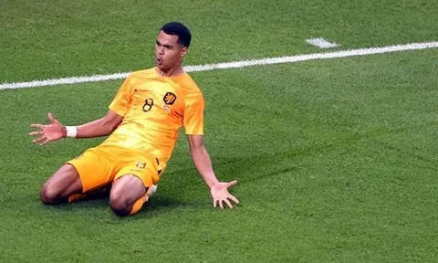 NÓNG! Tottenham sẵn sàng bán tiền vệ cho Man Utd
